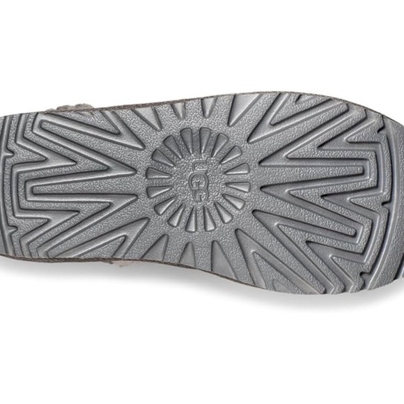 New without box UGG Women's Classic Cardi Cabled Knit Boot - Picture 6 of 6